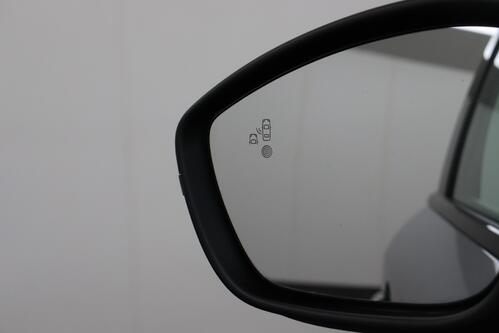 PEUGEOT 2008 e GT 50 kWh + A/T + GPS + CARPLAY + HALF/LEDER + CAMERA + PDC + CRUISE + ALU 17