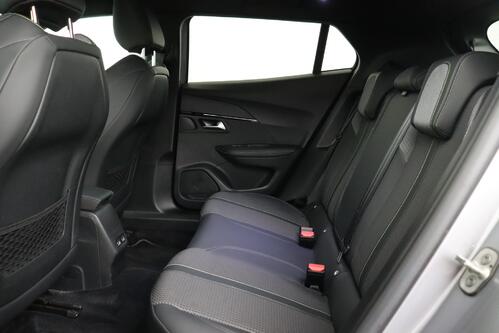 PEUGEOT 2008 e GT 50 kWh + A/T + GPS + CARPLAY + HALF/LEDER + CAMERA + PDC + CRUISE + ALU 17