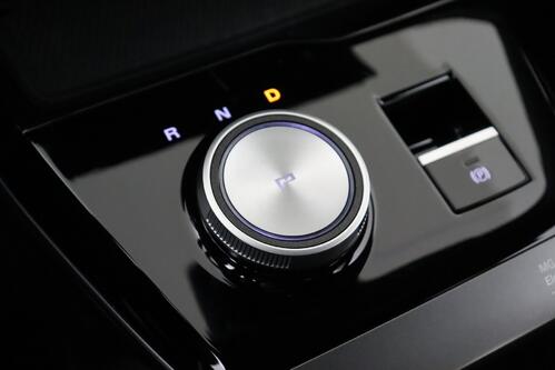 MG MG4 LUXURY  64 kWh + A/T + GPS + CAMERA + PDC  