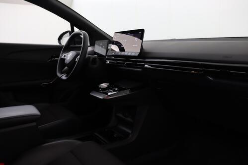 MG MG4 LUXURY  64 kWh + A/T + GPS + CAMERA + PDC  