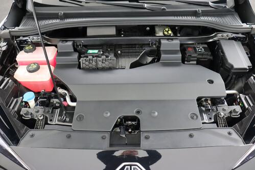 MG MG4 LUXURY  64 kWh + A/T + GPS + CAMERA + PDC  