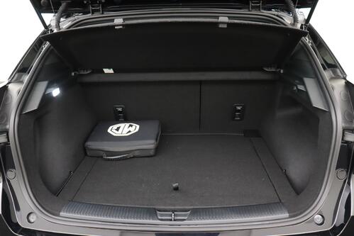 MG MG4 LUXURY  64 kWh + A/T + GPS + CAMERA + PDC  