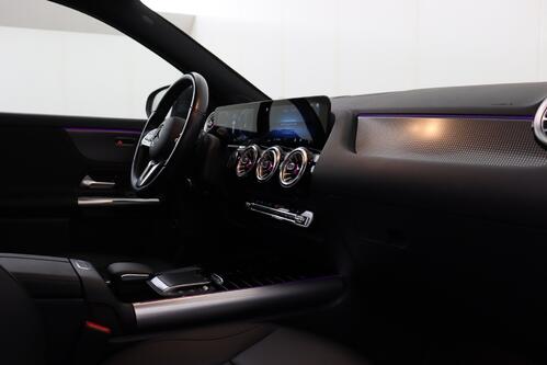 MERCEDES-BENZ EQA 250 LUXURY BUSINESS SOLUTION 66 kWh + A/T + GPS + LEDER + CAMERA + PDC + CRUISE + ALU