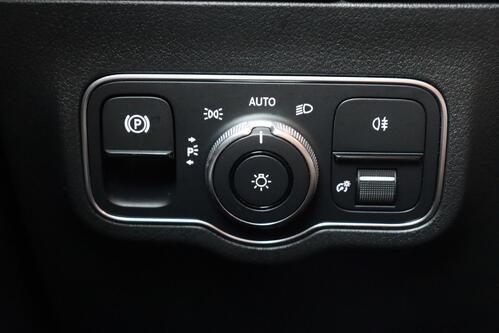 MERCEDES-BENZ EQA 250 LUXURY BUSINESS SOLUTION 66 kWh + A/T + GPS + LEDER + CAMERA + PDC + CRUISE + ALU