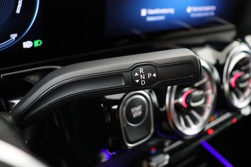 MERCEDES-BENZ EQA 250 LUXURY BUSINESS SOLUTION 66 kWh + A/T + GPS + LEDER + CAMERA + PDC + CRUISE + ALU