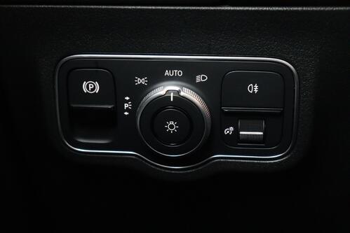 MERCEDES-BENZ EQA 250 LUXURY BUSINESS SOLUTION 66kWh + A/T + GPS + LEDER + CAMERA + PDC + CRUISE (ACC) + PANO DAK + ALU + TREKHAAK 