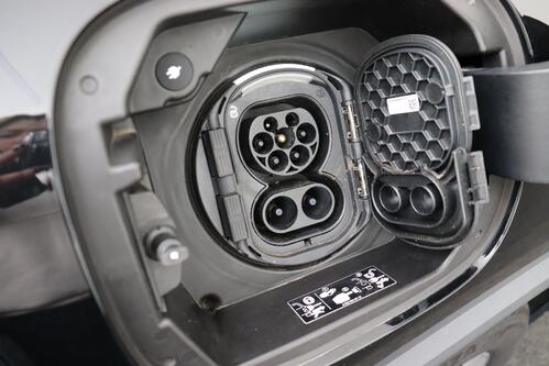 MERCEDES-BENZ EQA 250 LUXURY BUSINESS SOLUTION 66kWh + A/T + GPS + LEDER + CAMERA + PDC + CRUISE (ACC) + PANO DAK + ALU + TREKHAAK 