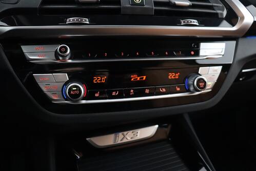 BMW iX3 80kWh + A/T + GPS + LEDER + CARPLAY + CAMERA + PDC + CRUISE (ACC) + PANO DAK + ALU 