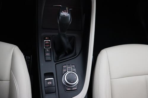 BMW X1 xDRIVE25e iA  PHEV + GPS + LEDER + CAMERA + PDC + CRUISE + PANO DAK + ALU 17+ TREKHAAK 