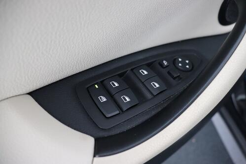 BMW X1 xDRIVE25e iA  PHEV + GPS + LEDER + CAMERA + PDC + CRUISE + PANO DAK + ALU 17+ TREKHAAK 