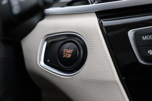 BMW X1 xDRIVE25e iA  PHEV + GPS + LEDER + CAMERA + PDC + CRUISE + PANO DAK + ALU 17+ TREKHAAK 