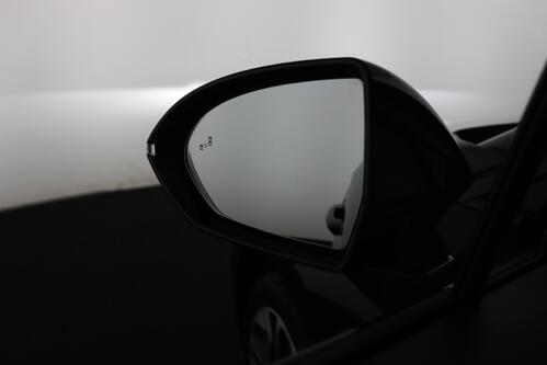 MG MG4 LUXURY 64 kWh + A/T + GPS + CARPLAY + CAMERA + PDC + HALF/LEDER + ALU 17