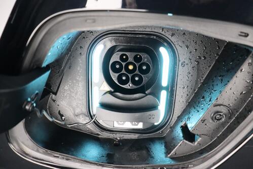 MG MG4 LUXURY 64 kWh + A/T + GPS + CARPLAY + CAMERA + PDC + HALF/LEDER + ALU 17