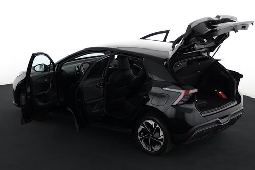 MG MG4 LUXURY 64 kWh + A/T + GPS + CARPLAY + CAMERA + PDC + HALF/LEDER + ALU 17