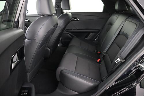 MG MG4 LUXURY 64 kWh + A/T + GPS + CARPLAY + CAMERA + PDC + HALF/LEDER + ALU 17