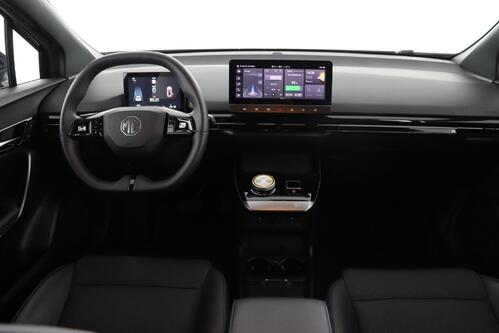 MG MG4 LUXURY 64 kWh + A/T + GPS + CARPLAY + CAMERA + PDC + HALF/LEDER + ALU 17