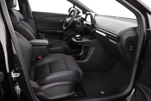 MG MG4 LUXURY 64 kWh + A/T + GPS + CARPLAY + CAMERA + PDC + HALF/LEDER + ALU 17