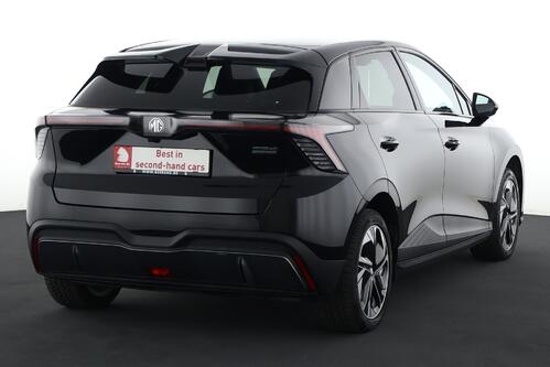 MG MG4 LUXURY 64 kWh + A/T + GPS + CARPLAY + CAMERA + PDC + HALF/LEDER + ALU 17