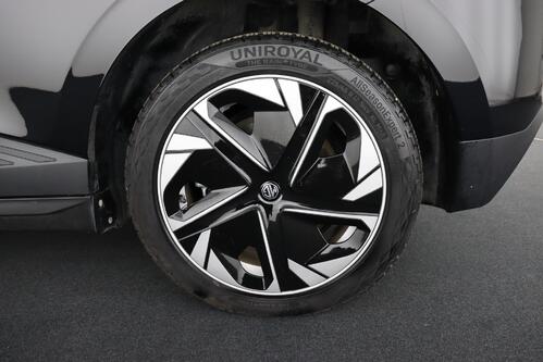 MG MG4 LUXURY 64 kWh + A/T + GPS + CARPLAY + CAMERA + PDC + HALF/LEDER + ALU 17