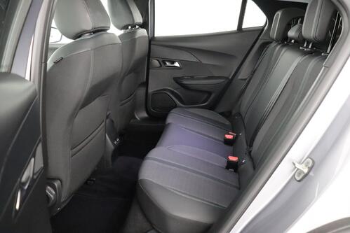 PEUGEOT 2008 ALLURE 50 kWh + A/T + CARPLAY + HALF/LEDER + PDC + CRUISE + ALU 17