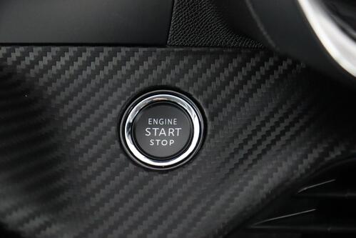 PEUGEOT 2008 ALLURE 50 kWh + A/T + CARPLAY + HALF/LEDER + PDC + CRUISE + ALU 17