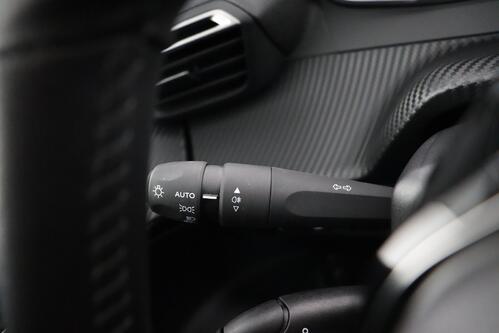 PEUGEOT 2008 ALLURE 50 kWh + A/T + CARPLAY + HALF/LEDER + PDC + CRUISE + ALU 17