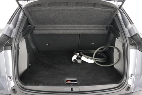PEUGEOT 2008 ALLURE 50 kWh + A/T + CARPLAY + HALF/LEDER + PDC + CRUISE + ALU 17