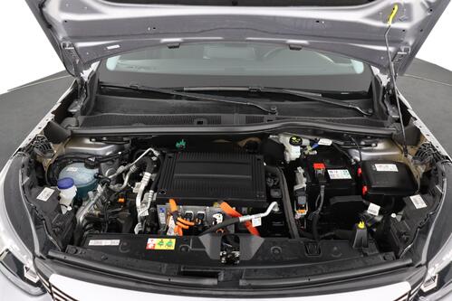 PEUGEOT 2008 ALLURE 50 kWh + A/T + CARPLAY + HALF/LEDER + PDC + CRUISE + ALU 17