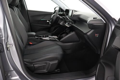 PEUGEOT 2008 ALLURE 50 kWh + A/T + CARPLAY + HALF/LEDER + PDC + CRUISE + ALU 17