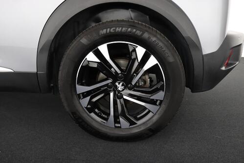 PEUGEOT 2008 ALLURE 50 kWh + A/T + CARPLAY + HALF/LEDER + PDC + CRUISE + ALU 17
