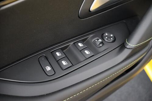 PEUGEOT 208 GT PACK 50 kWh + A/T + GPS + CAMERA + PDC + CRUISE + PANO DAK + HALF/LEDER + ALU 17