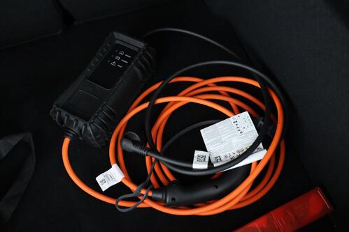 PEUGEOT 208 GT PACK 50 kWh + A/T + GPS + CAMERA + PDC + CRUISE + PANO DAK + HALF/LEDER + ALU 17