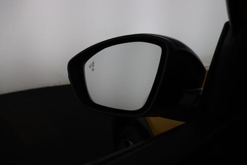 PEUGEOT 208 GT PACK 50 kWh + A/T + GPS + CAMERA + PDC + CRUISE + PANO DAK + HALF/LEDER + ALU 17