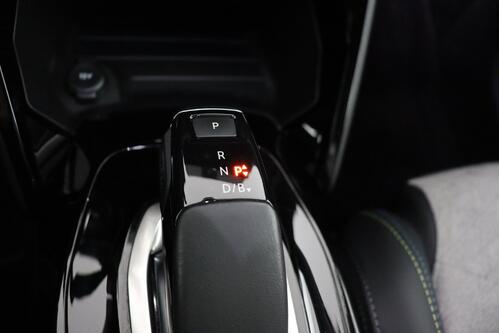 PEUGEOT 208 GT PACK 50 kWh + A/T + GPS + CAMERA + PDC + CRUISE + PANO DAK + HALF/LEDER + ALU 17