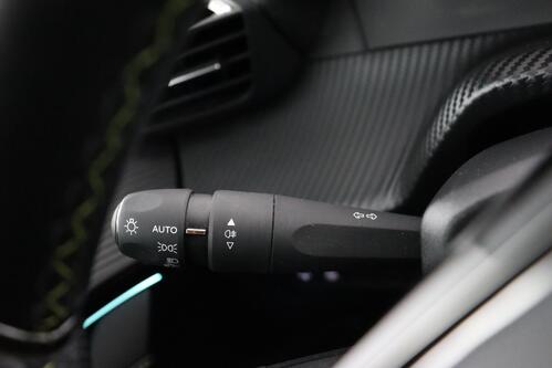 PEUGEOT 208 GT PACK 50 kWh + A/T + GPS + CAMERA + PDC + CRUISE + PANO DAK + HALF/LEDER + ALU 17