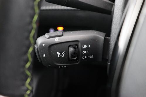 PEUGEOT 208 GT PACK 50 kWh + A/T + GPS + CAMERA + PDC + CRUISE + PANO DAK + HALF/LEDER + ALU 17