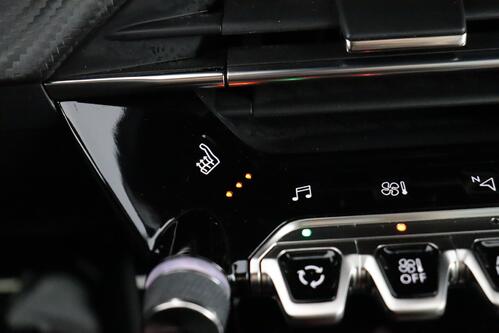 PEUGEOT 208 GT PACK 50 kWh + A/T + GPS + CAMERA + PDC + CRUISE + PANO DAK + HALF/LEDER + ALU 17