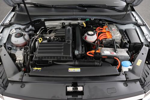 VOLKSWAGEN Passat Variant GTE BUSINESS 1.4TSI DSG6 PHEV + GPS + CARPLAY + CAMERA + LEDER/ALCANTARA + PDC + CRUISE(ACC) + ALU 18 + TREKHAAK 