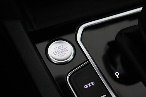 VOLKSWAGEN Passat Variant GTE BUSINESS 1.4TSI DSG6 PHEV + GPS + CARPLAY + CAMERA + LEDER/ALCANTARA + PDC + CRUISE(ACC) + ALU 18 + TREKHAAK 
