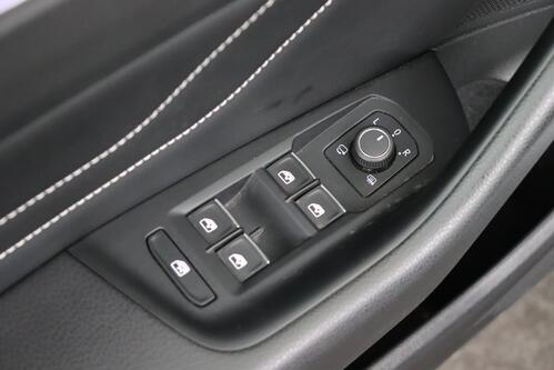 VOLKSWAGEN Passat Variant GTE BUSINESS 1.4TSI DSG6 PHEV + GPS + CARPLAY + CAMERA + LEDER/ALCANTARA + PDC + CRUISE(ACC) + ALU 18 + TREKHAAK 