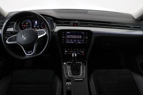 VOLKSWAGEN Passat Variant GTE BUSINESS 1.4TSI DSG6 PHEV + GPS + CARPLAY + CAMERA + LEDER/ALCANTARA + PDC + CRUISE(ACC) + ALU 18 + TREKHAAK 