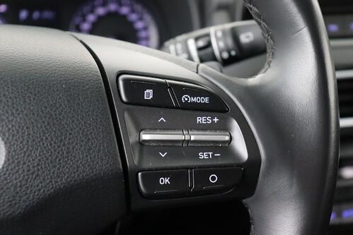 HYUNDAI Kona TWIST 1.6 GDI  HYBRID + A/T + GPS + CARPLAY + CAMERA + PDC + CRUISE + ALU + TREKHAAK 