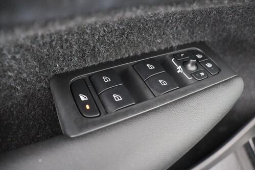 VOLVO XC40 RECHARGE 1.5T5 GEARTRONIC + GPS + LEDER + CAMERA + PDC + CRUISE + PANO DAK + ALU 18