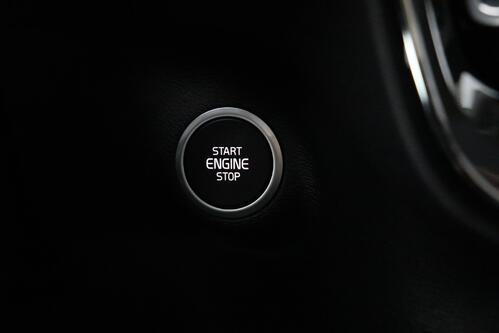 VOLVO XC40 RECHARGE 1.5T5 GEARTRONIC + GPS + LEDER + CAMERA + PDC + CRUISE + PANO DAK + ALU 18