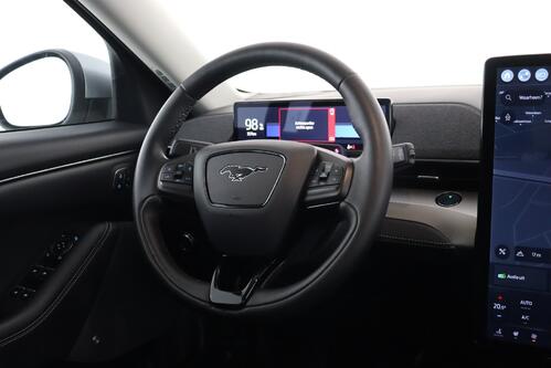 FORD Mustang  Mach-E STANDARD RANGE RWD 76 kWh + A/T + GPS + LEDER + CARPLAY + CAMERA + PDC + PANO DAK + CRUISE(ACC) + ALU 18