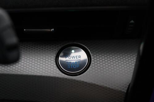 FORD Mustang  Mach-E STANDARD RANGE RWD 76 kWh + A/T + GPS + LEDER + CARPLAY + CAMERA + PDC + PANO DAK + CRUISE(ACC) + ALU 18