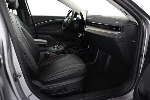 FORD Mustang  Mach-E STANDARD RANGE RWD 76 kWh + A/T + GPS + LEDER + CARPLAY + CAMERA + PDC + PANO DAK + CRUISE(ACC) + ALU 18