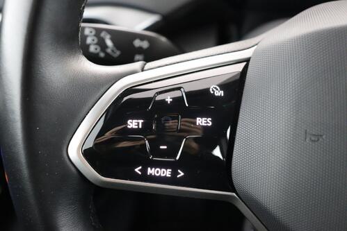 VOLKSWAGEN ID.5 PRO 77 kWh + A/T + GPS + CARPLAY + CAMERA + PDC + CRUISE(ACC) + ALU