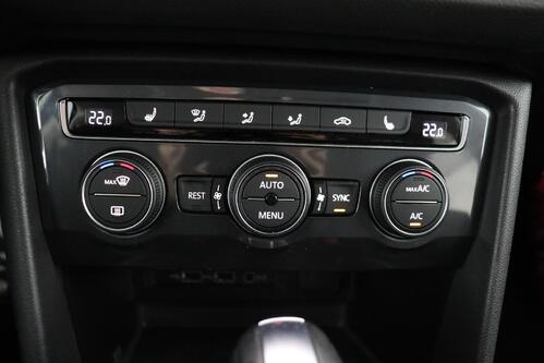 VOLKSWAGEN Tiguan Allspace PLATINUM 1.5TSI ACT DSG7 R-LINE + 7PL. + GPS + LEDER + CARPLAY + CAMERA + PDC + CRUISE(ACC) + PANO DAK + ALU + TREKHAAK 