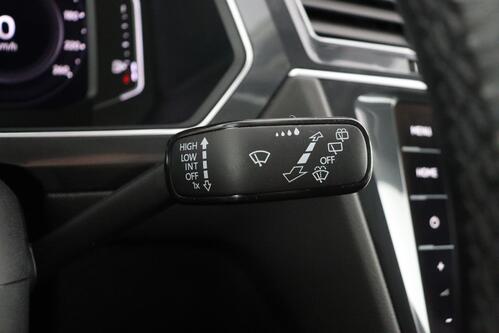 VOLKSWAGEN Tiguan Allspace PLATINUM 1.5TSI ACT DSG7 R-LINE + 7PL. + GPS + LEDER + CARPLAY + CAMERA + PDC + CRUISE(ACC) + PANO DAK + ALU + TREKHAAK 